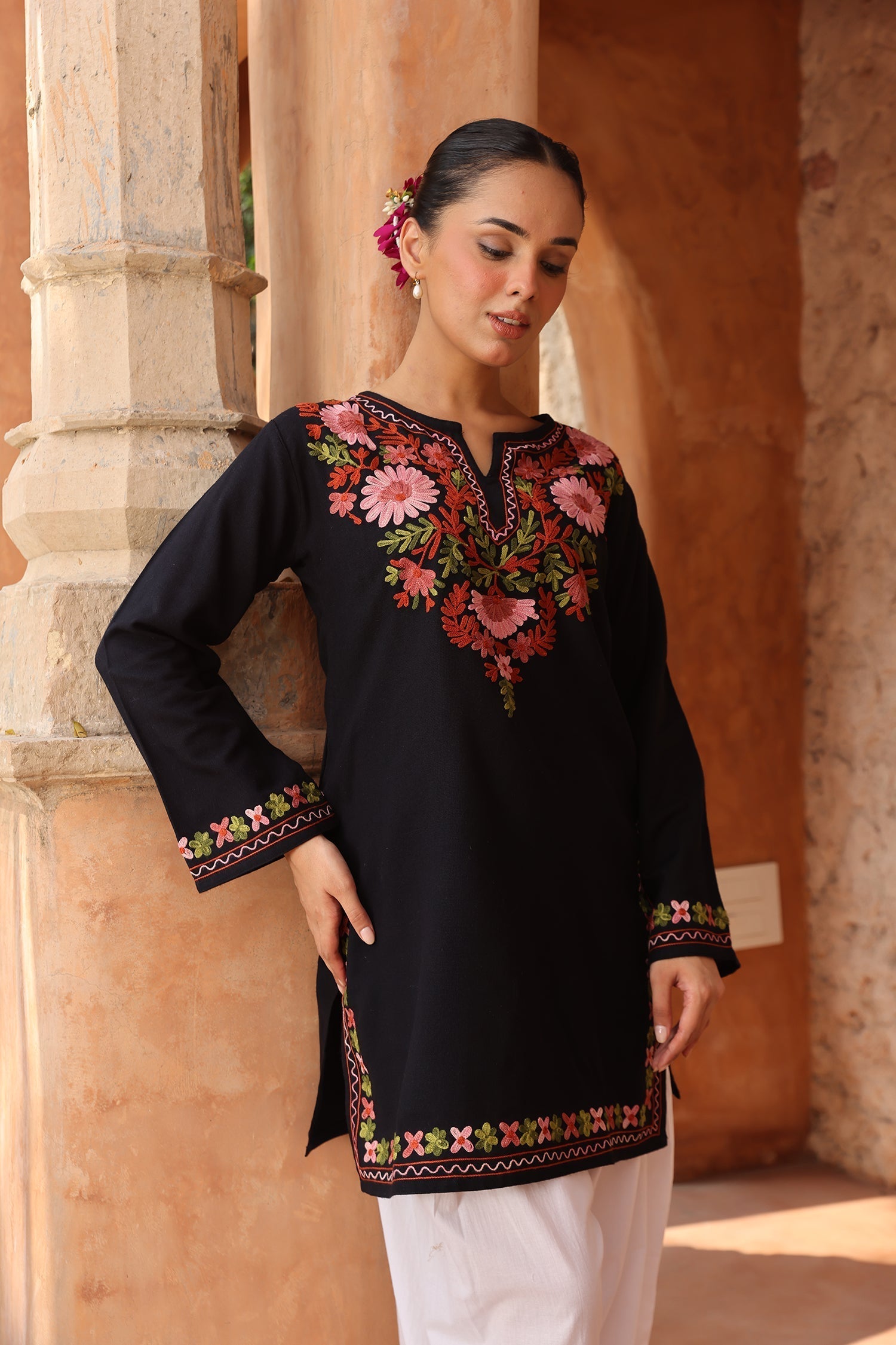Cotton Kashmiri Aari Short Kurta – Black
