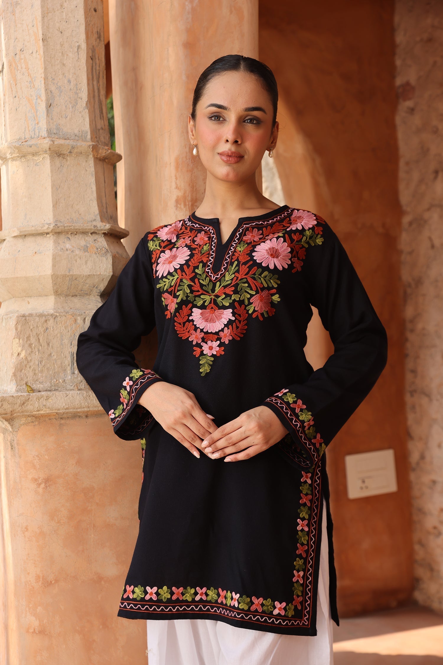 Cotton Kashmiri Aari Short Kurta – Black
