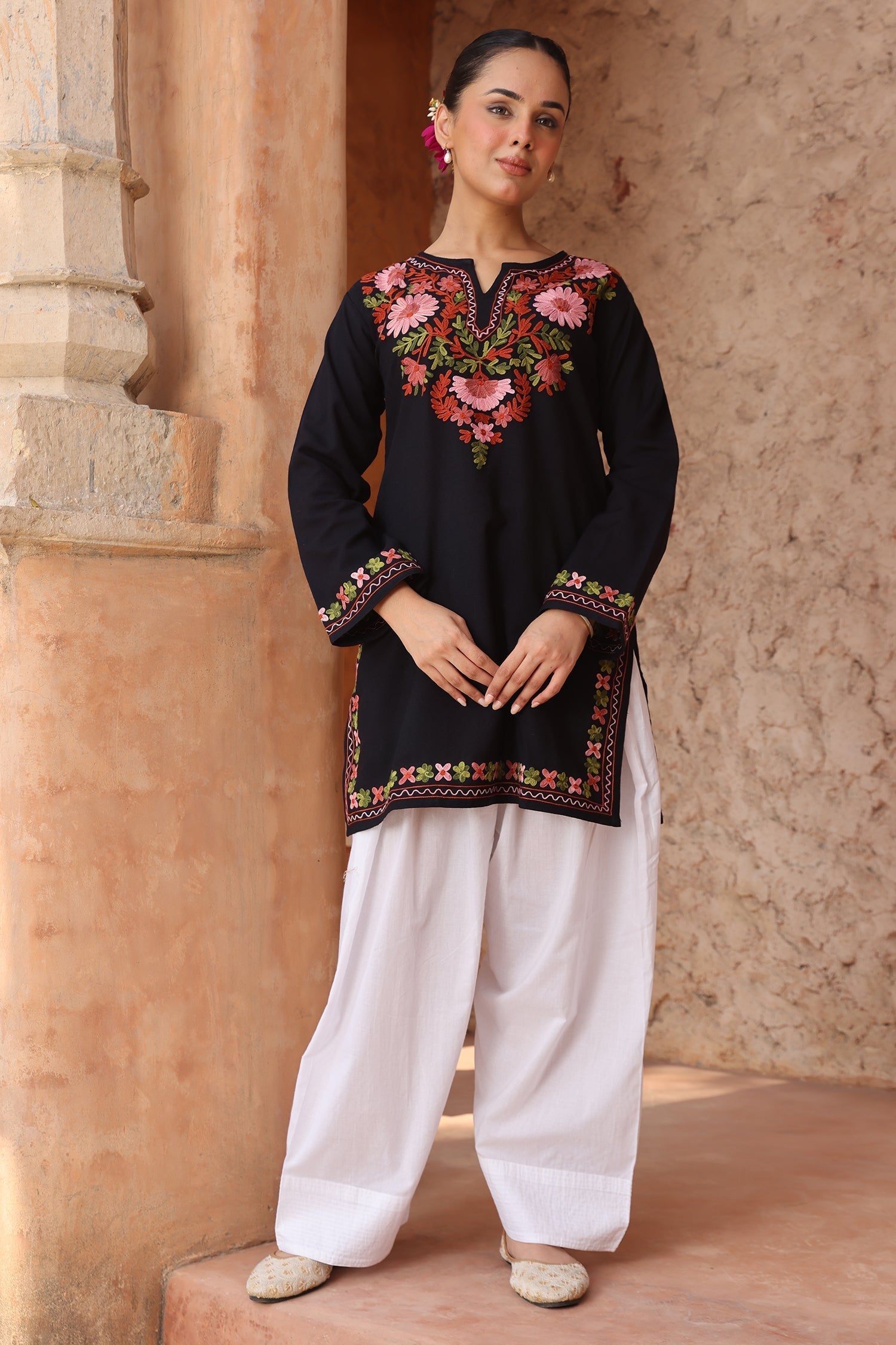 Cotton Kashmiri Aari Short Kurta – Black