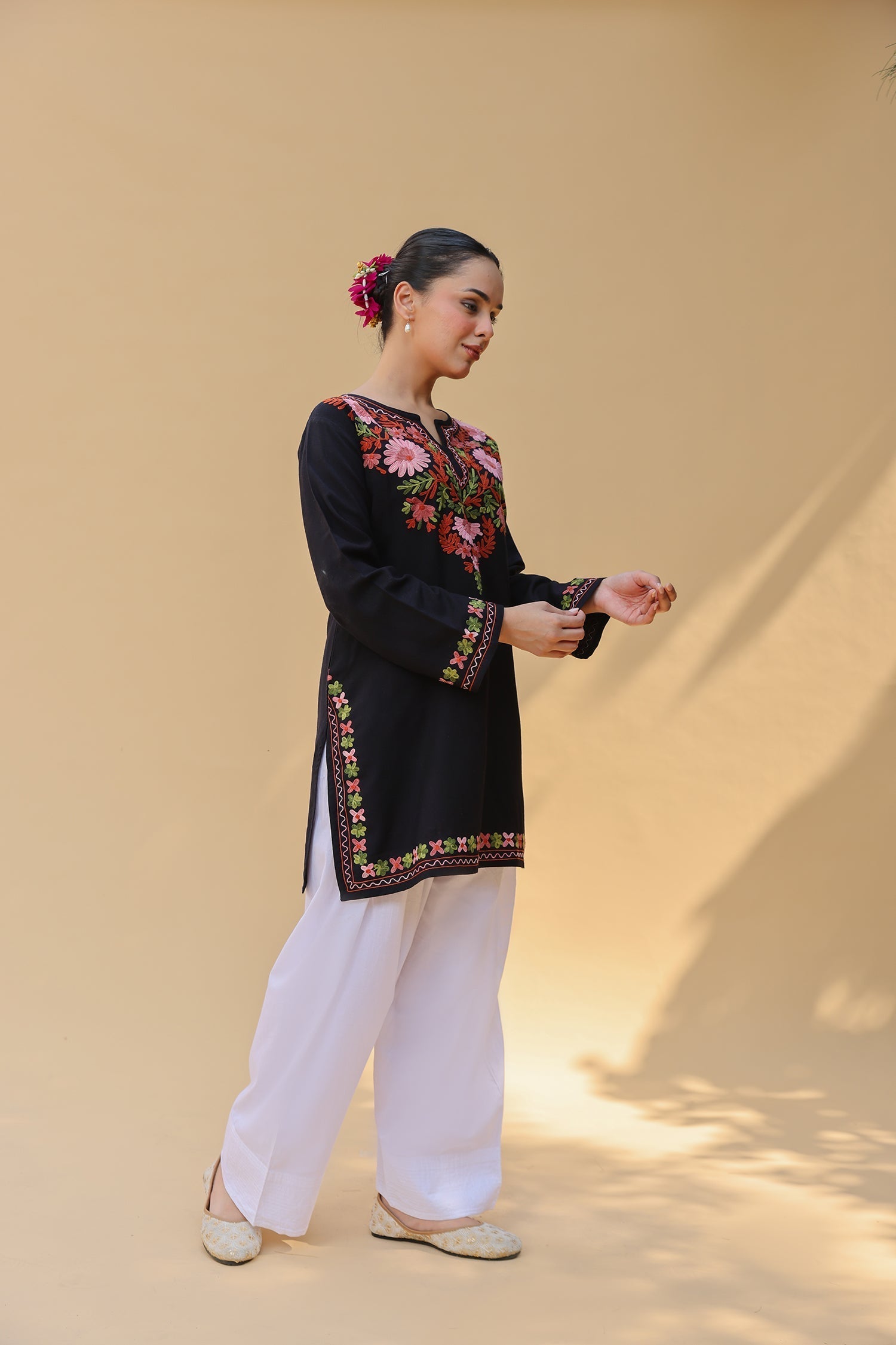 Cotton Kashmiri Aari Short Kurta – Black